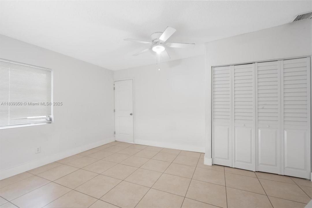 700 SW 67th Ave B, Pembroke Pines, Florida 33023