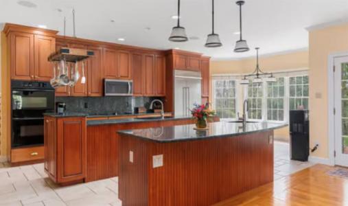 34 Stone Ridge Road, North Attleboro, Massachusetts 02760, Stati Uniti