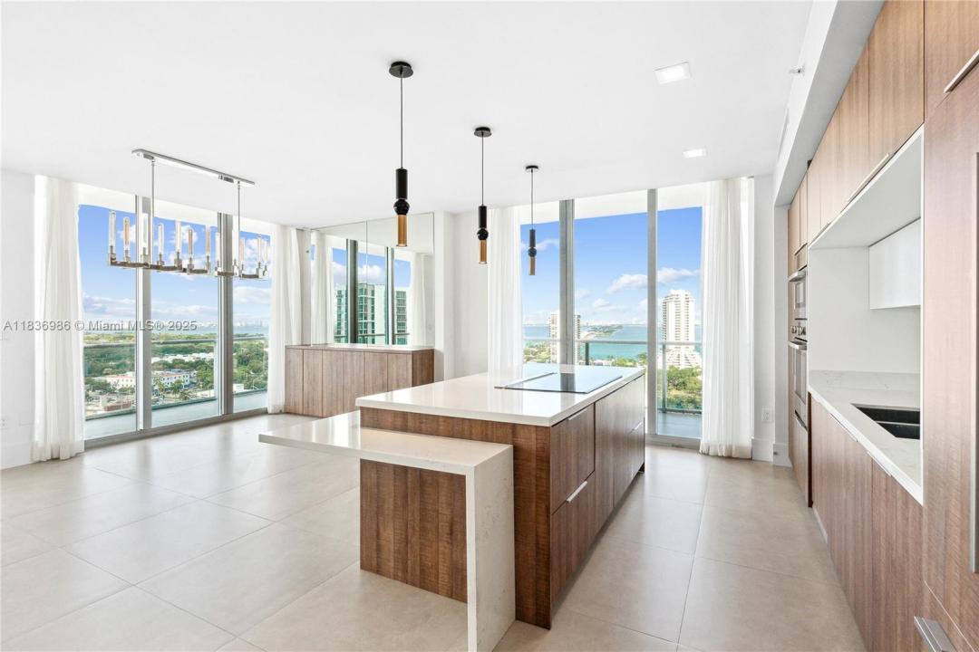 3470 E Coast Ave H1701, Miami, Florida 33137