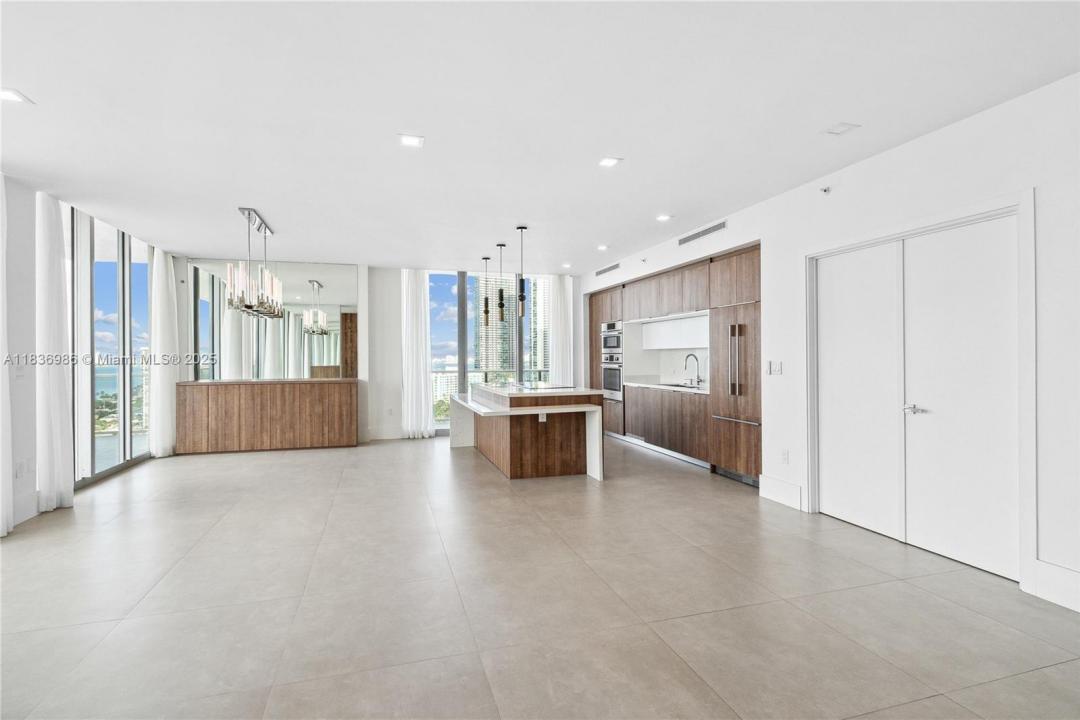 3470 E Coast Ave H1701, Miami, Florida 33137