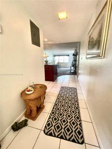 2309 S Cypress Bend Dr 311D, Pompano Beach, Florida 33069, USA