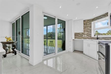 3661 Via Poinciana 206, Lake Worth, Florida 33467, USA