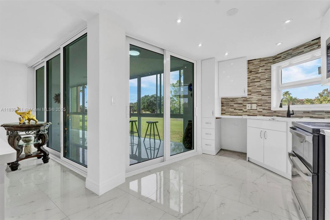 3661 Via Poinciana 206, Lake Worth, Flórida 33467, Estados Unidos