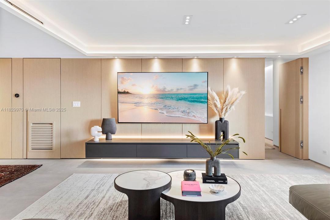 2301 Collins Ave 1004, Miami Beach, Florida 33139, USA