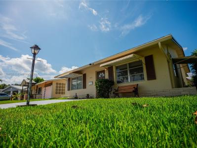 2918 NW 46th St, Tamarac, Florida 33309, USA