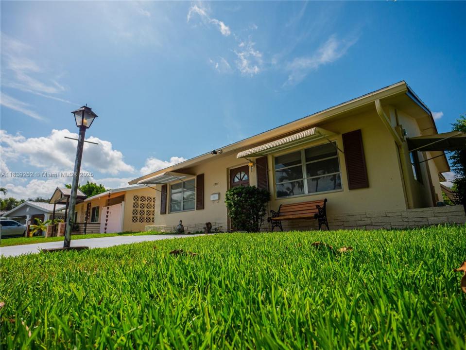 2918 NW 46th St, Tamarac, Floryda 33309, USA