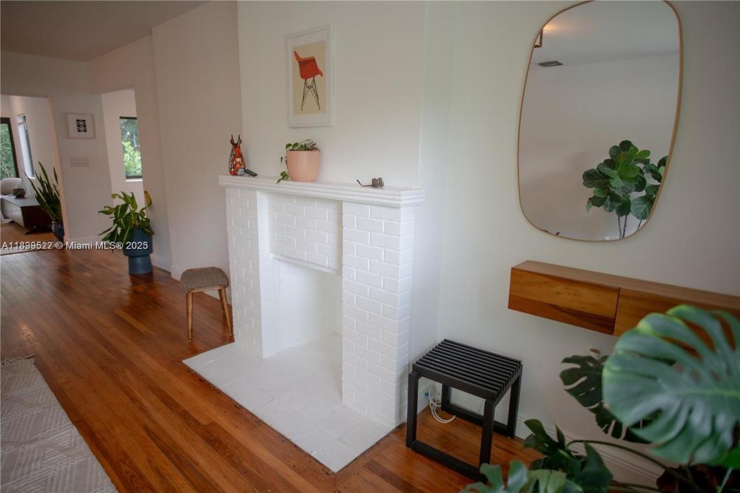 360 NE 87th St 360, El Portal, Florida 33138