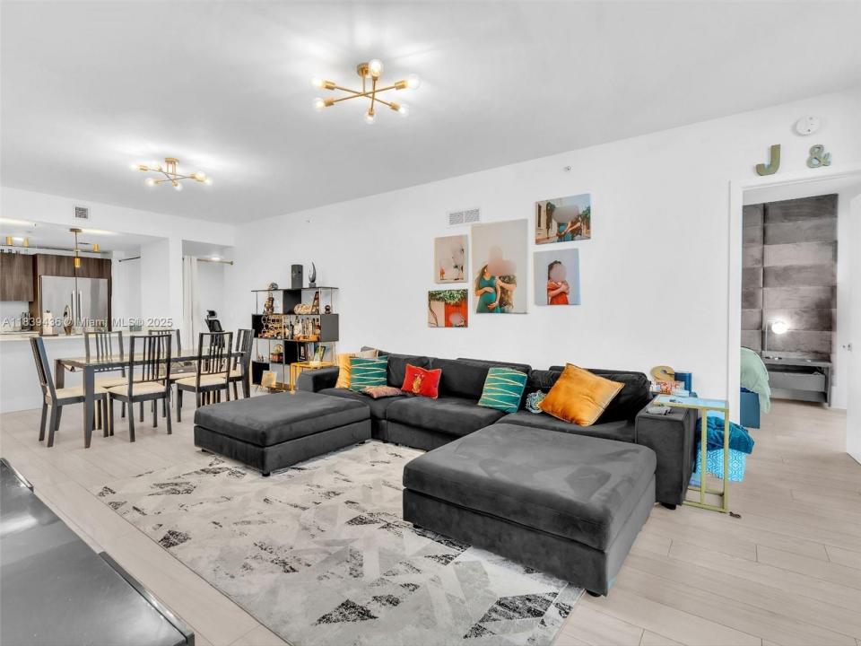 488 NE 18th St 2309, Miami, Floryda 33132, USA
