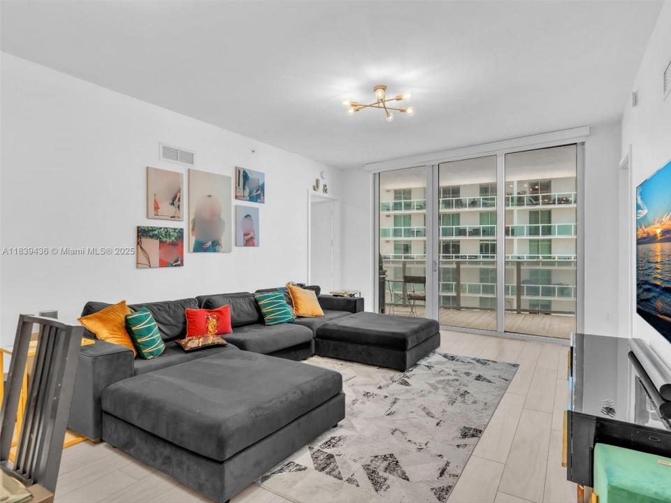 488 NE 18th St 2309, Miami, Floryda 33132, USA