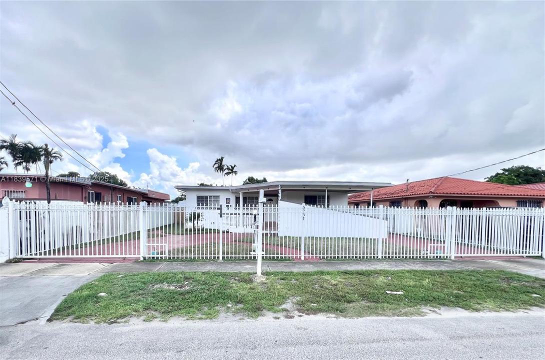 5751 SW 2nd Ter, Miami, Florida 33144, Amerika Birleşik Devletleri