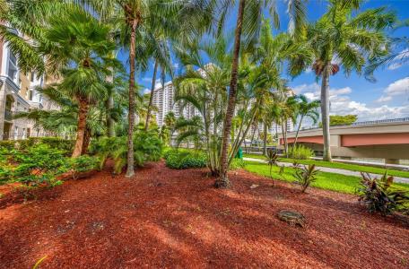17150 N Bay Rd 2113, Sunny Isles Beach, Florida 33160, USA
