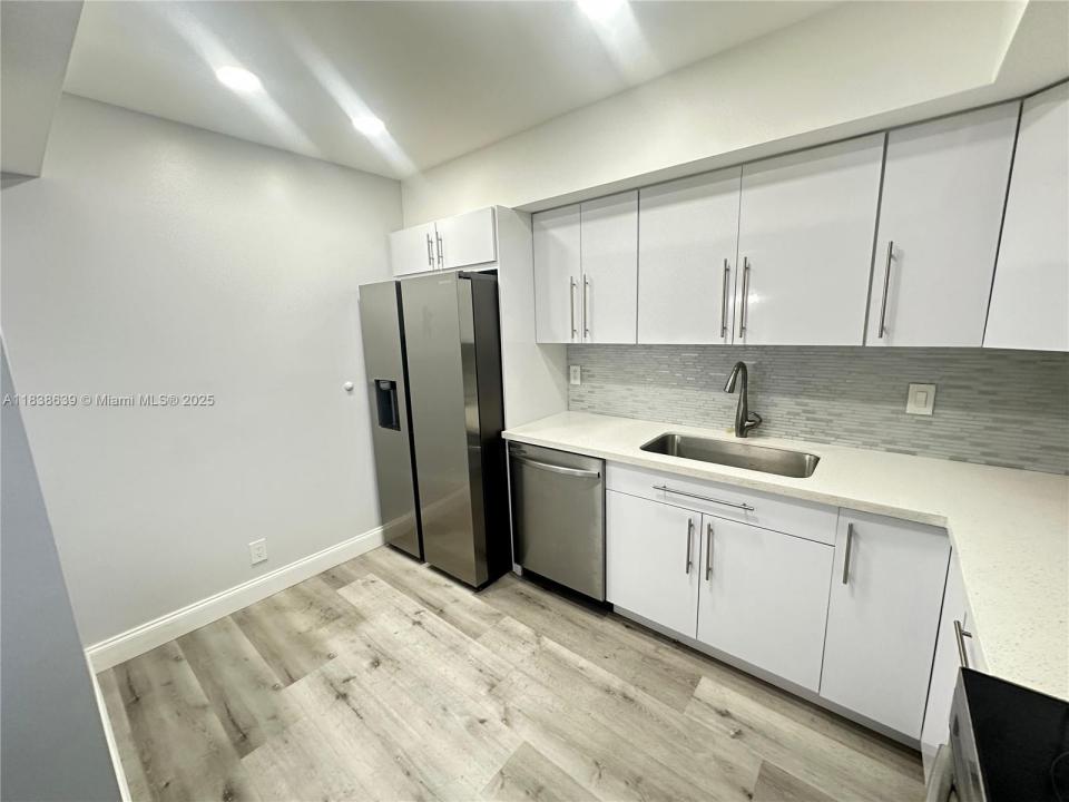 901 Hillcrest Dr 405, Hollywood, Floryda 33021, USA