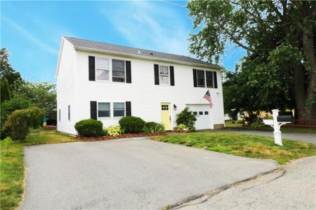 17 Metacomet Street, Portsmouth, RI 02871, USA