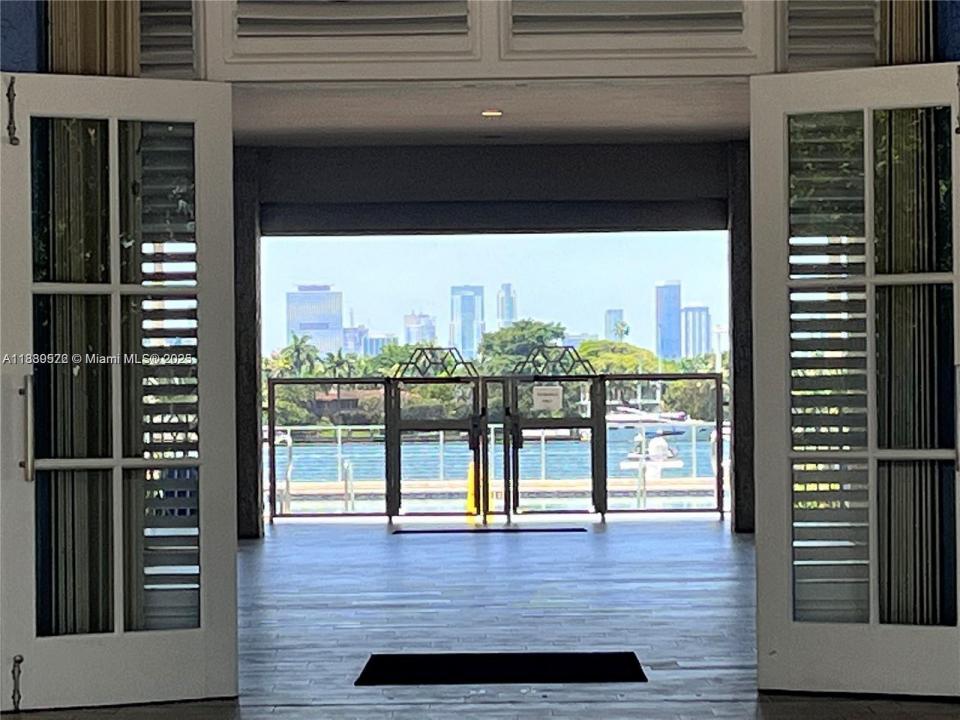 800 West Ave 832, Miami Beach, Floryda 33139, USA