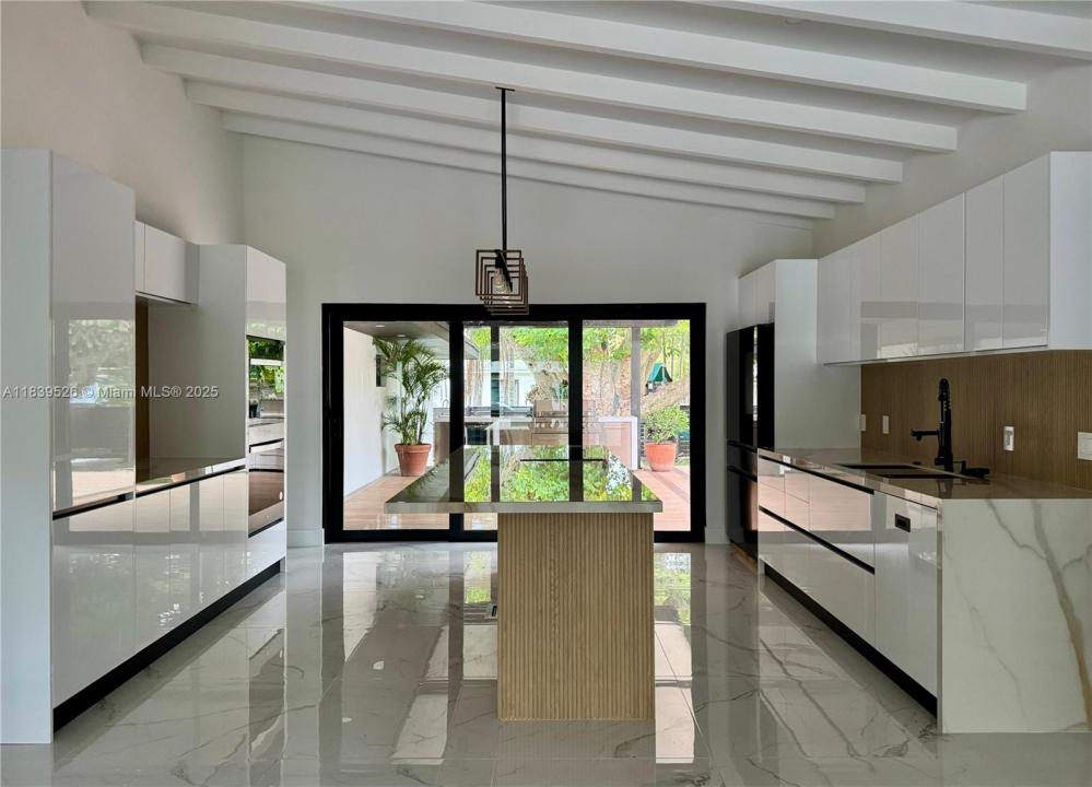 641 Nightingale Ave, Miami Springs, Floride 33166, États-Unis