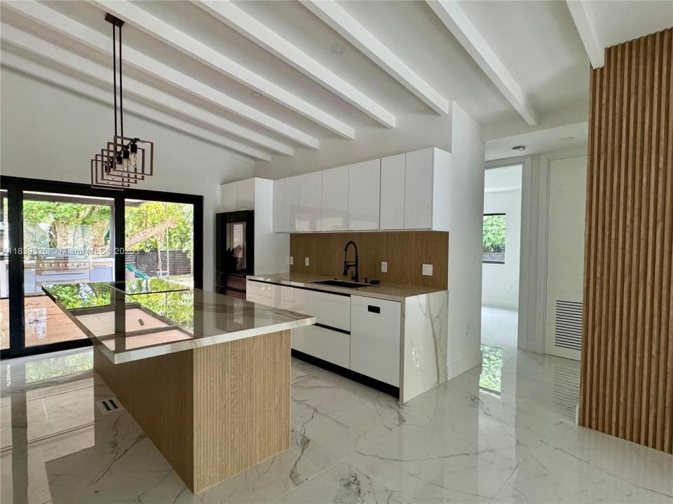 641 Nightingale Ave, Miami Springs, Floride 33166, États-Unis