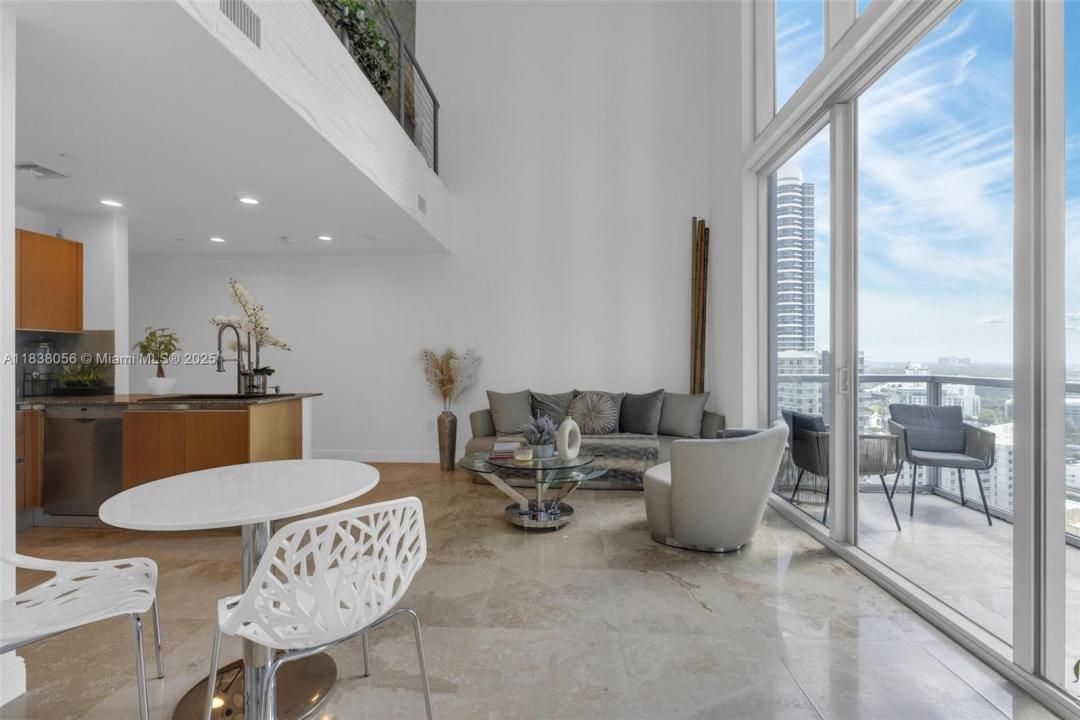 1050 Brickell Ave 2416, Miami, פלורידה 33131, ארצות הברית של אמריקה 