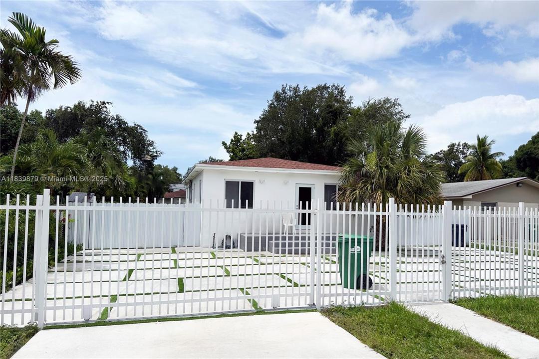 2740 NW 49th St, Miami, Floride 33142, États-Unis