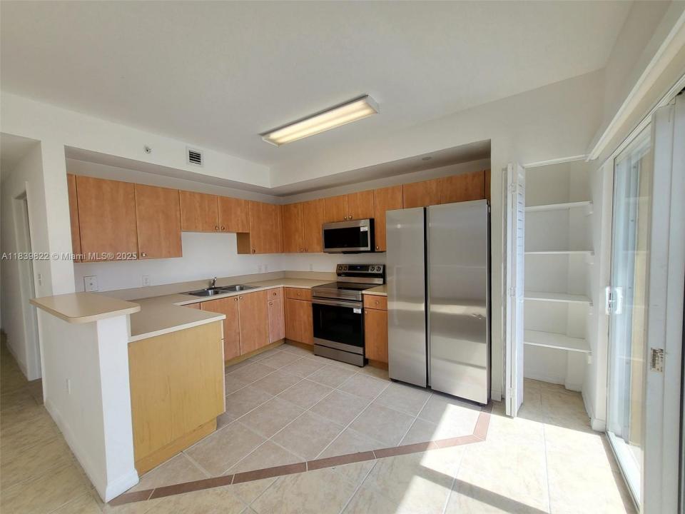 119 SW 6th Ave 606, Miami, Florida 33130, Stati Uniti