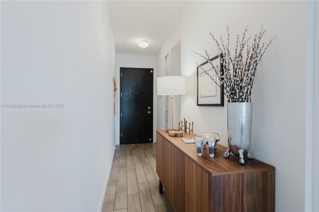 999 SW 1st Ave 2002, Miami, Florida 33130