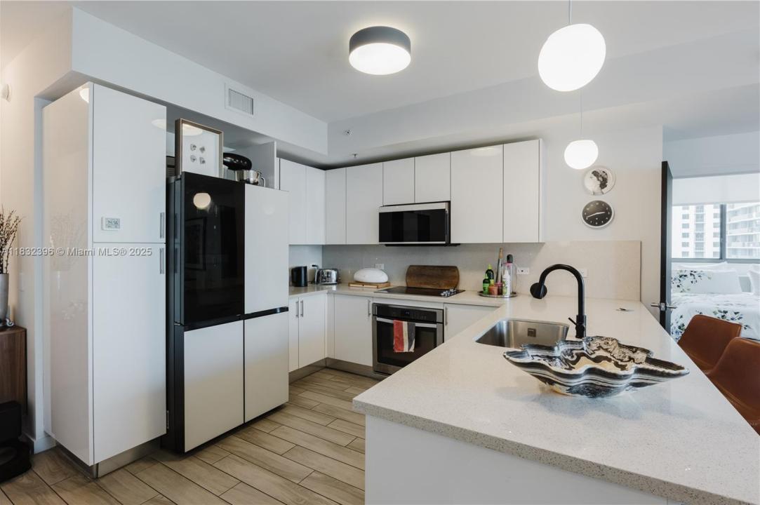 999 SW 1st Ave 2002, Miami, Florida 33130