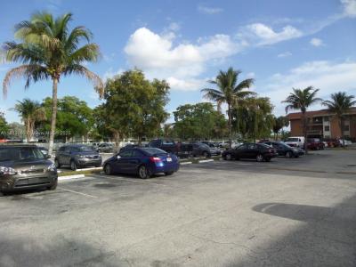 17530 NW 68th Ave C4002, Hialeah, Florida 33015, USA