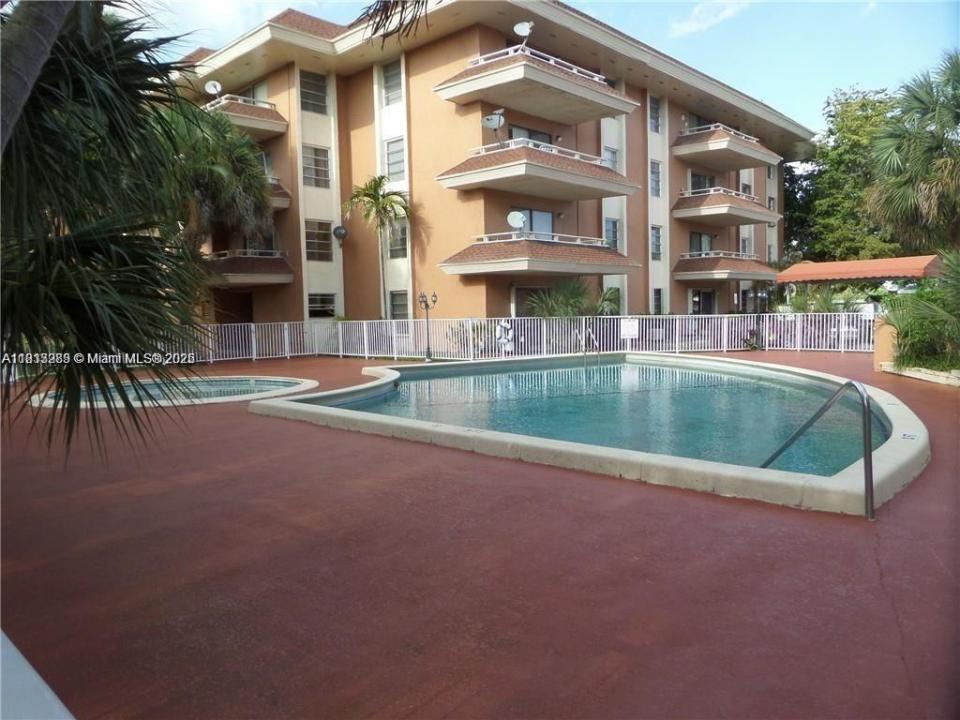 17530 NW 68th Ave C4002, Hialeah, Florida 33015, USA