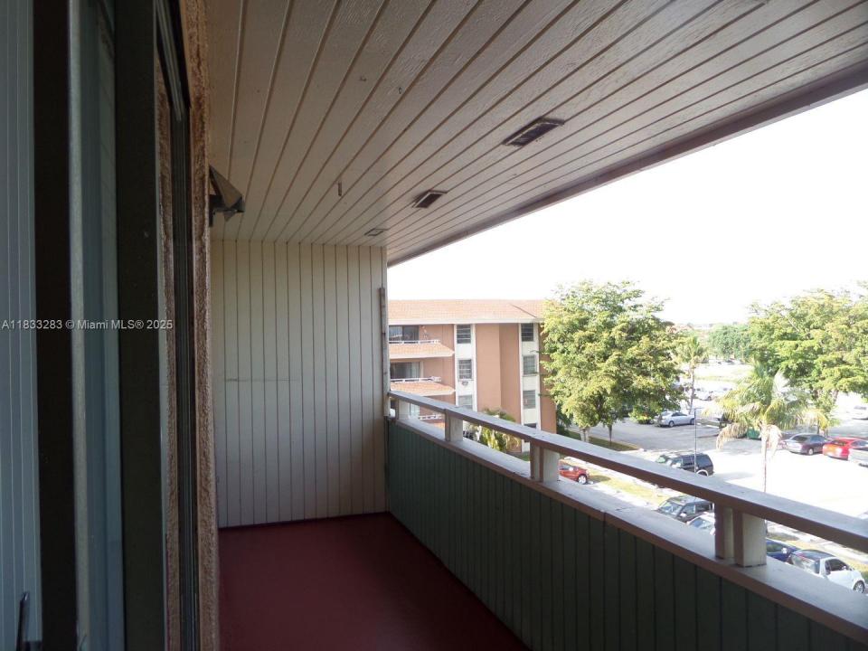 17530 NW 68th Ave C4002, Hialeah, Florida 33015, USA