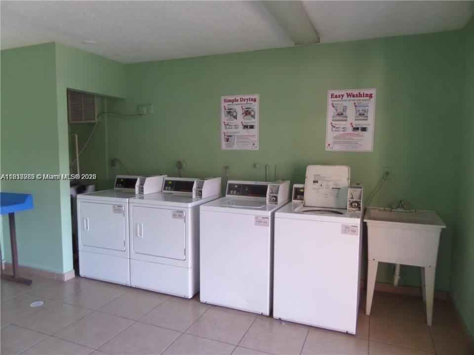 17530 NW 68th Ave C4002, Hialeah, Florida 33015, USA
