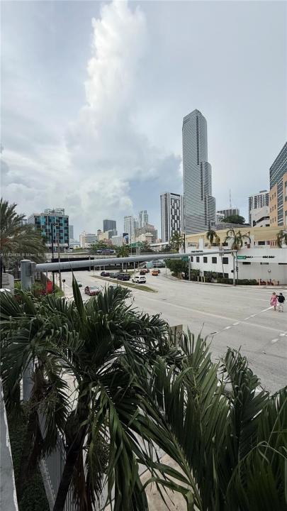 350 S Miami Ave 302, Miami, Florida 33130, USA