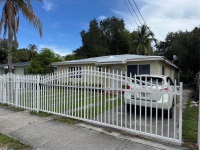 720 NE 131st St 1, North Miami, Florida 33161, USA
