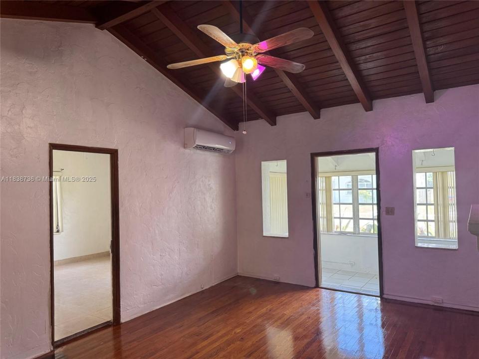 671 NE 87th St 0, Miami, 佛罗里达州 33138, 美国