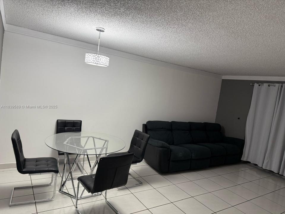 17000 NW 67th Ave 206, Hialeah, פלורידה 33015, ארצות הברית של אמריקה