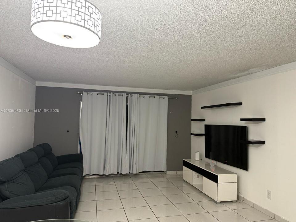 17000 NW 67th Ave 206, Hialeah, פלורידה 33015, ארצות הברית של אמריקה
