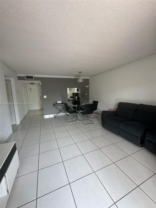17000 NW 67th Ave 206, Hialeah, פלורידה 33015, ארצות הברית של אמריקה