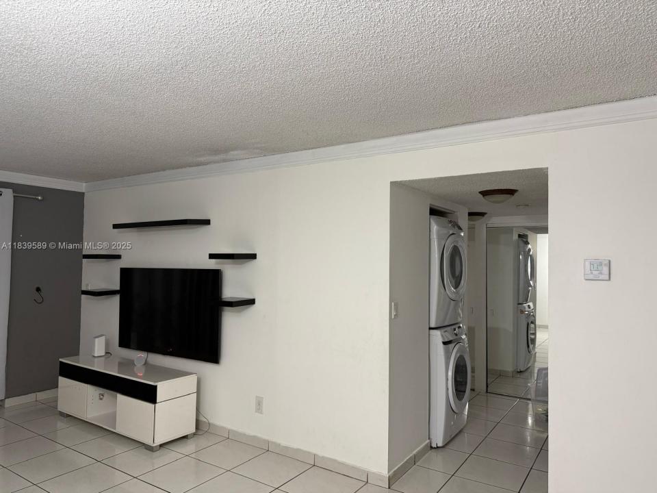 17000 NW 67th Ave 206, Hialeah, פלורידה 33015, ארצות הברית של אמריקה
