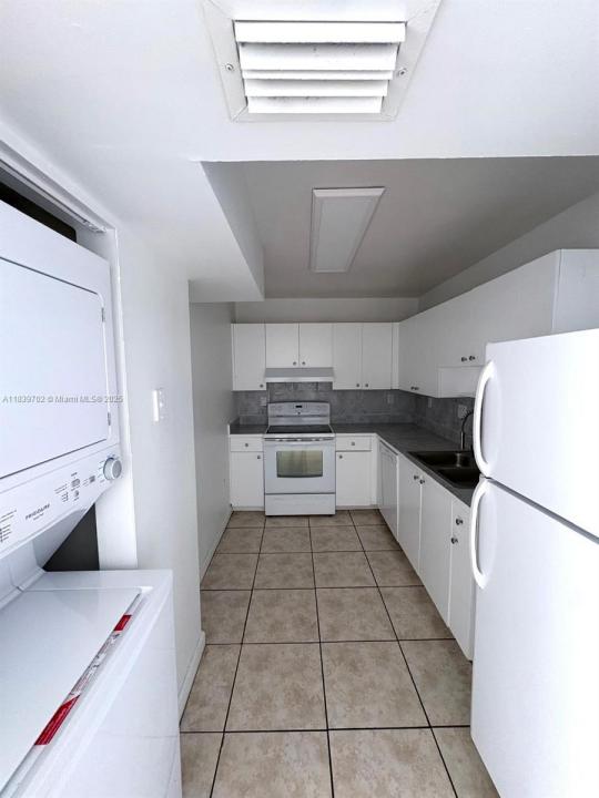 8261 NW 8th St 334, Miami, Florida 33126, USA