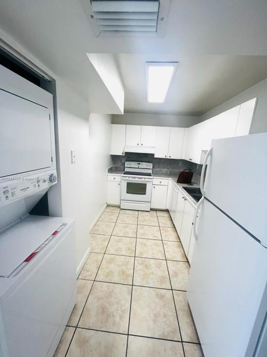 8261 NW 8th St 334, Miami, Florida 33126, USA