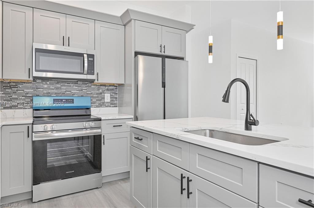 2045 Carver Ave, Fort Myers, Florida 33916, USA