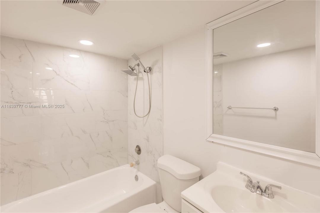 4152 Inverrary Dr 103, Lauderhill, Florida 33319, USA