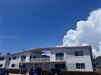 7440 Byron Ave 12B, Miami Beach, Florida 33141, USA