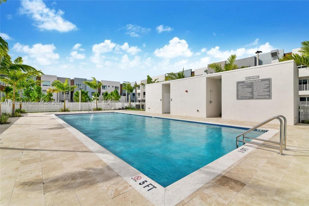 2561 NE 193rd St 1102, Miami, Florida 33180, Stati Uniti
