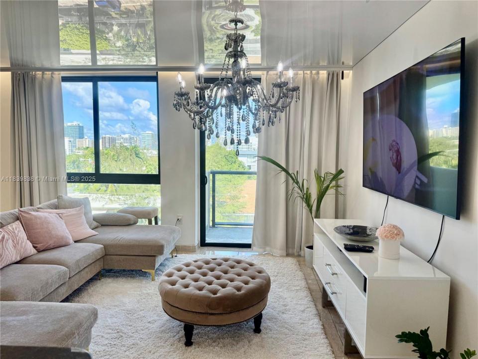 9800 W Bay Harbor Drive 605, Bay Harbor Islands, 佛罗里达州 33154, 美国