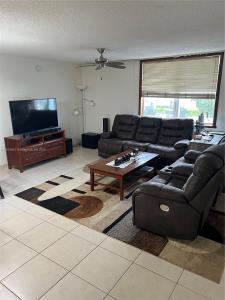 1050 SE 15th St 205, Fort Lauderdale, Florida 33316, USA