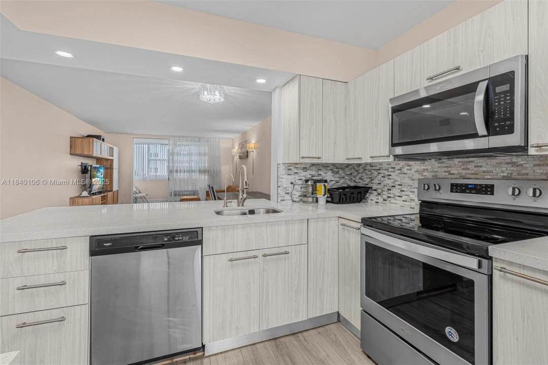 609 NE 14th Ave 603, Hallandale Beach, Florida 33009, Stati Uniti