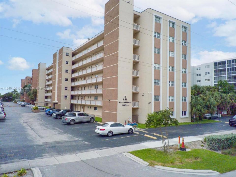 609 NE 14th Ave 603, Hallandale Beach, Florida 33009, Stati Uniti
