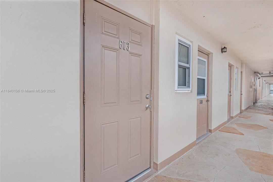 609 NE 14th Ave 603, Hallandale Beach, Florida 33009, Stati Uniti