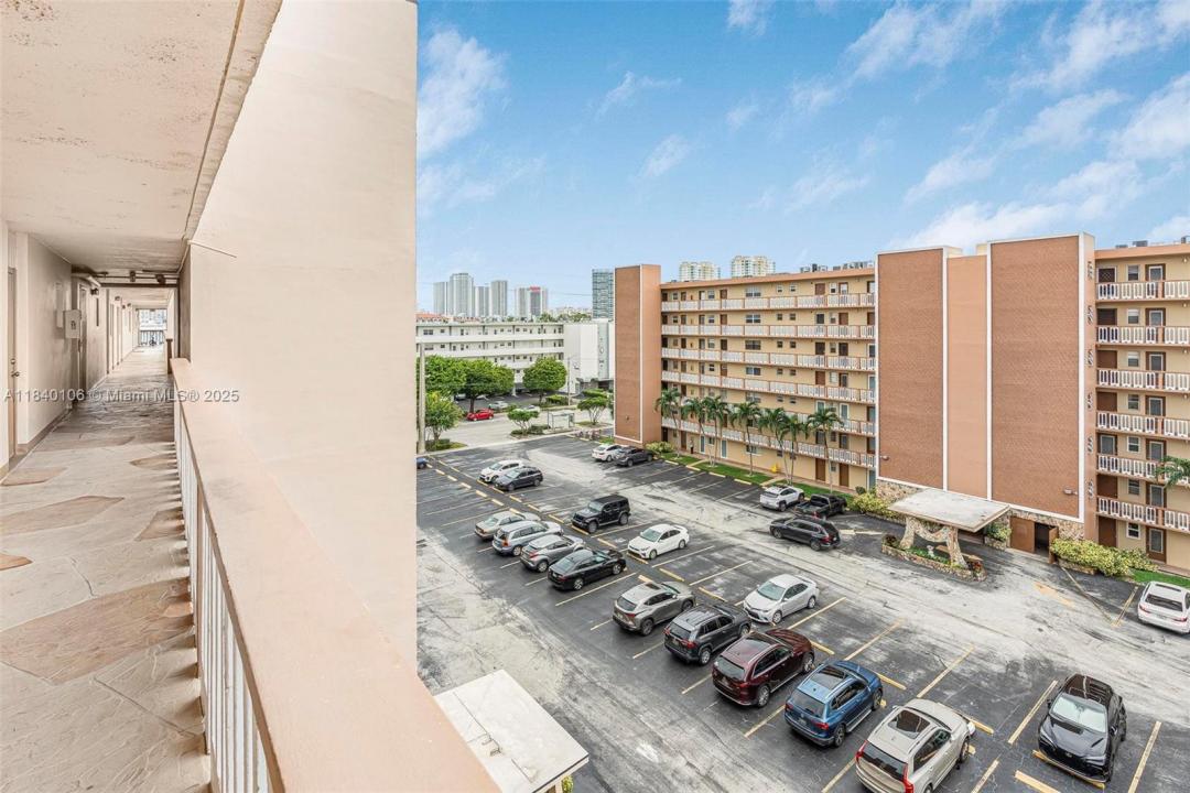 609 NE 14th Ave 603, Hallandale Beach, Florida 33009, Stati Uniti
