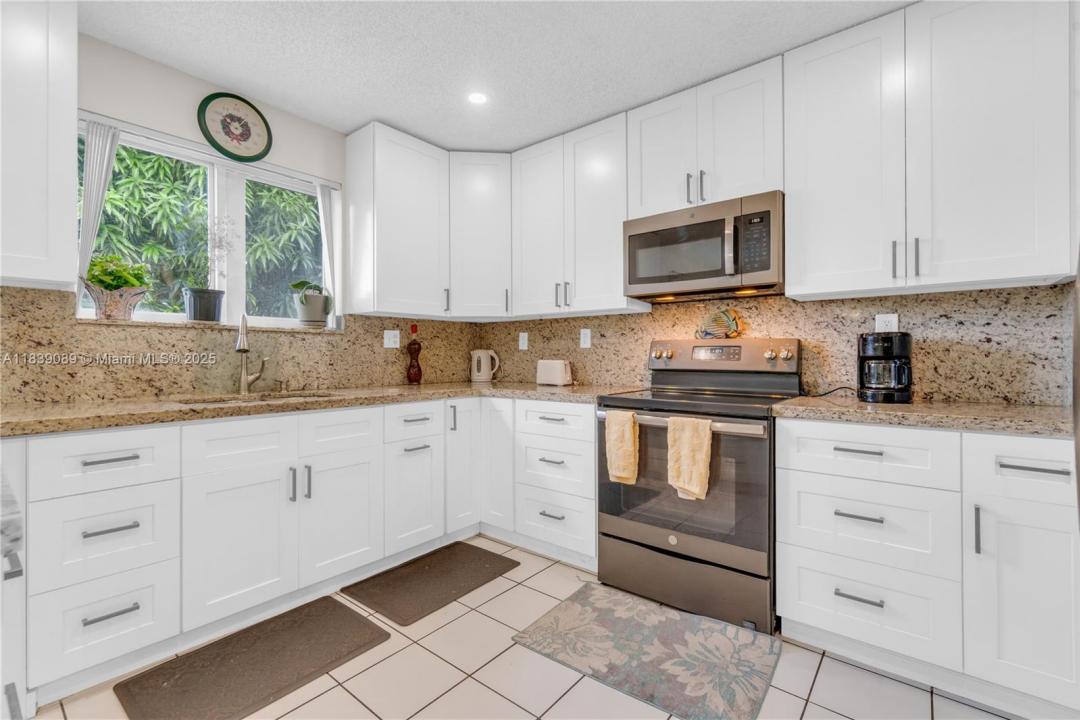 18030 SW 153rd Ct, Miami, Florida 33187, USA