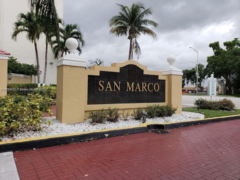 8840 Fontainebleau Blvd 402, Miami, Florida 33172, Estados Unidos